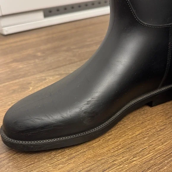 Burberry Women's Black equestrian rain boots with leather straps - Picture 4 of 10